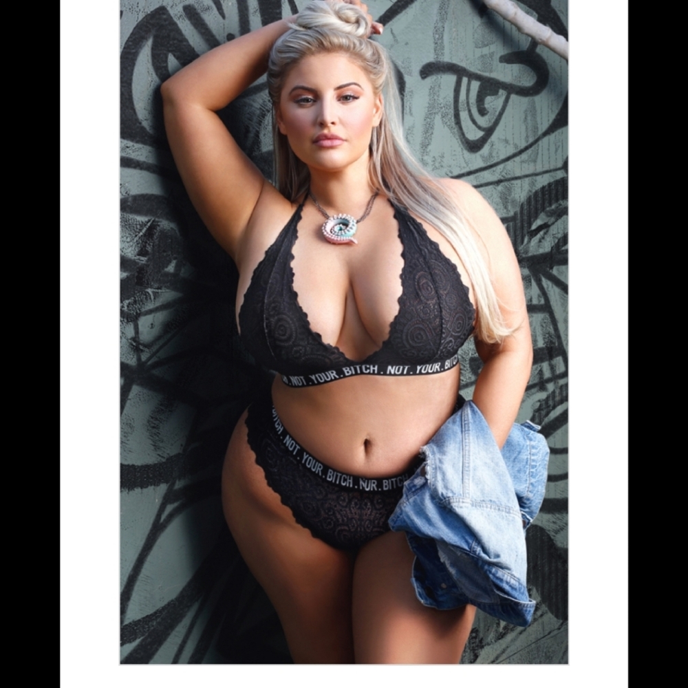 Black lace lingerie (queen size)